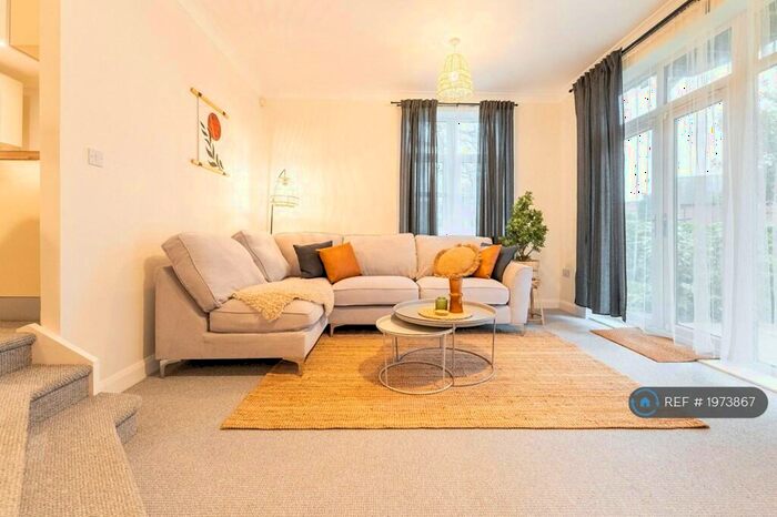 2 Bedroom Flat To Rent In Harrogate Road, Leeds, LS17