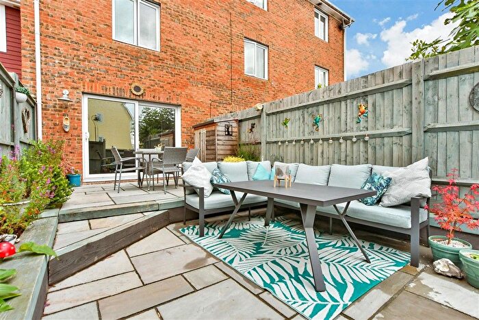 4 Bedroom Town House For Sale In Poynder Drive, Snodland, Kent, ME6