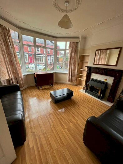 3 Bedroom Semi-Detached House To Rent In Newport Mount, Headingley, Leeds, LS6