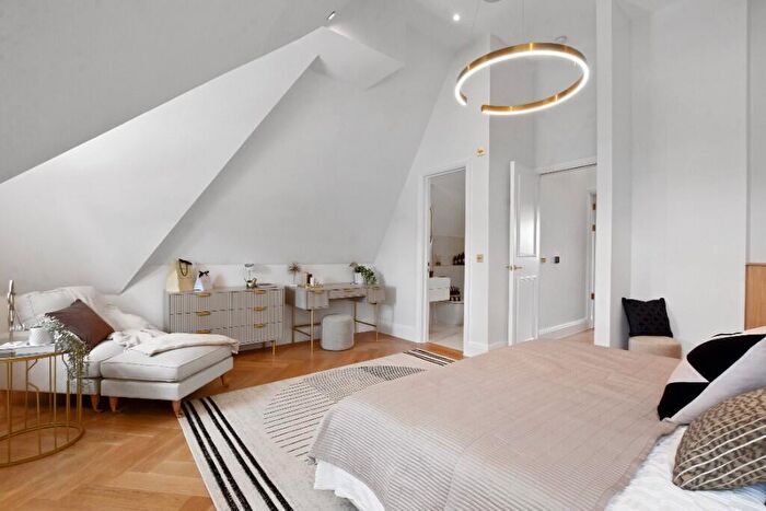 2 Bedroom Duplex To Rent In The Ridgeway, London, EN2