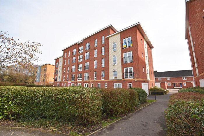 2 Bedroom Flat To Rent In Little Hackets, Havant, PO9
