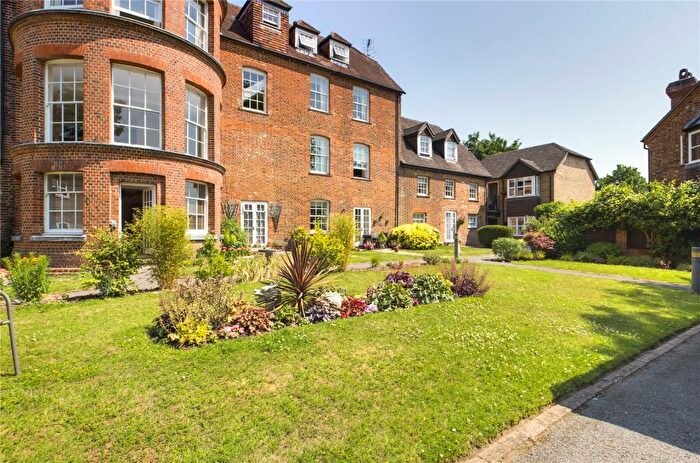 2 Bedroom Apartment For Sale In Burghfield Road, Reading, Berkshire, RG30