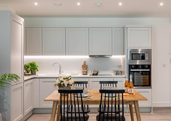 2 Bedroom Apartment For Sale In Forest Road, Walthamstow, E17