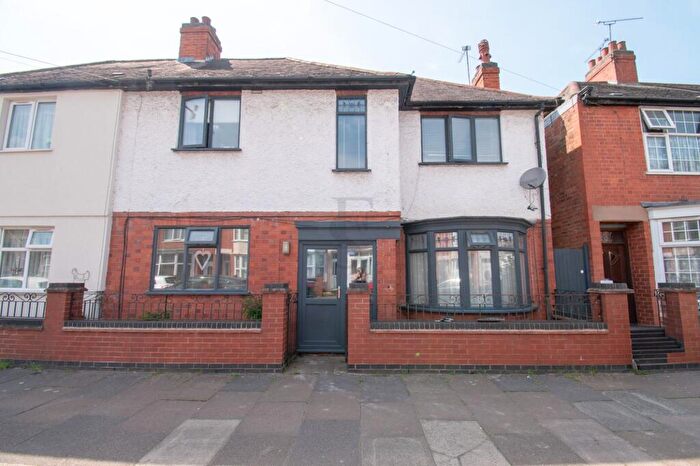 3 Bedroom Semi-Detached House For Sale In Freeman Road North, Leicester, LE5