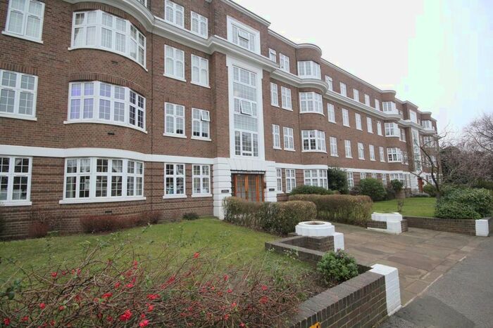 3 Bedroom Flat To Rent In Wimbledon Close, The Downs, Wimbledon, SW20