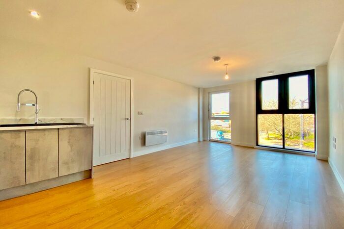 2 Bedroom Flat To Rent In Victoria Riverside, Hunslet Road, Leeds, West Yorkshire, LS10