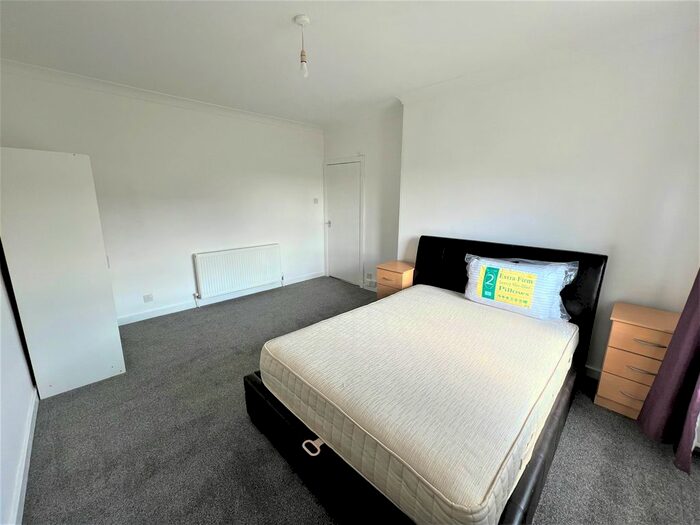 1 Bedroom Flat To Rent In Hollybrook Street, Glasgow, G42