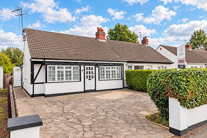 3 Bedroom Semi Detached House For Sale In Charnwood Drive, Leicester Forest East, LE3