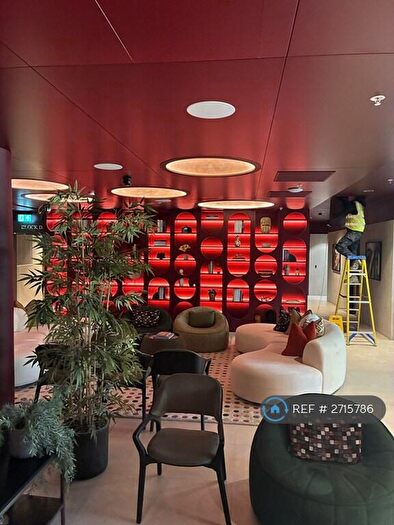 2 Bedroom Flat To Rent In A Block, Manchester, M3