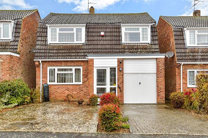 3 Bedroom Detached House For Sale In Pembroke Road, Coxheath, Maidstone, Kent, ME17