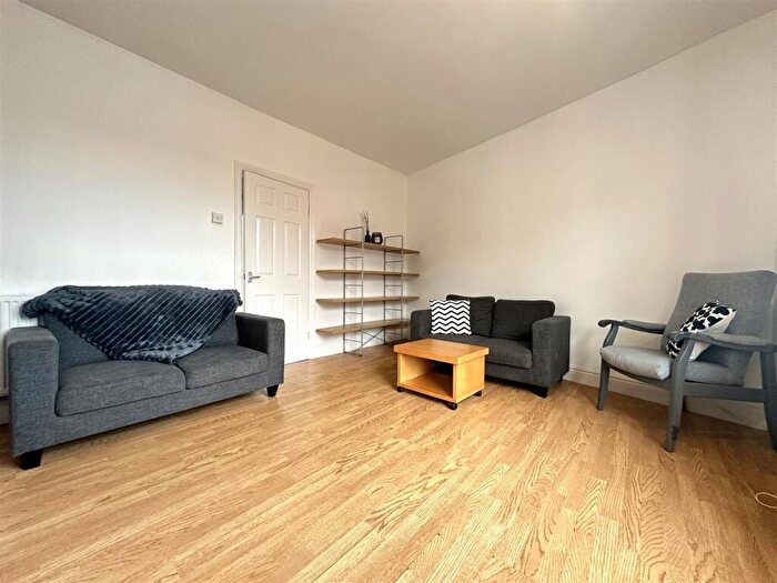 3 Bedroom Apartment To Rent In Stalker Lees Road - Available Now, S11