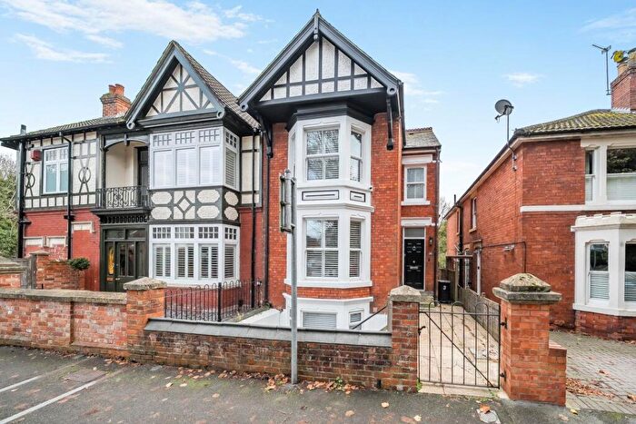 4 Bedroom Semi-Detached House For Sale In Westlecot Road, Old Town, Swindon, SN1