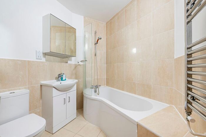1 Bedroom Flat To Rent In Goswell Road, Angel, EC1V