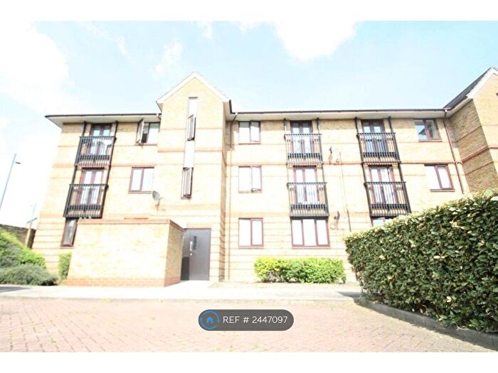 1 Bedroom Flat To Rent In Stratford, London, E15