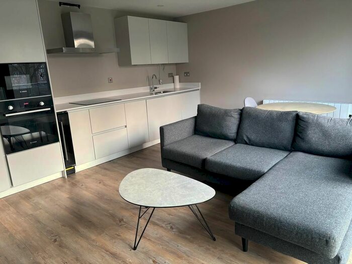 1 Bedroom Flat To Rent In Queens Dock Avenue, Hull, HU1