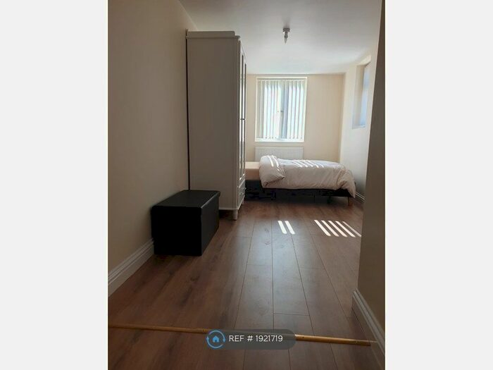 Studio To Rent In Boundary Avenue, Rushden, NN10