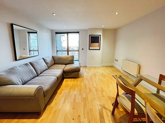 2 Bedroom Flat To Rent In Cromwell Court, Brewery Wharf, Leeds, LS10