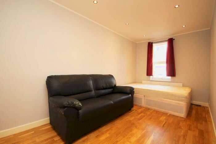 3 Bedroom Flat To Rent In Kingsley Road, Hounslow, TW3