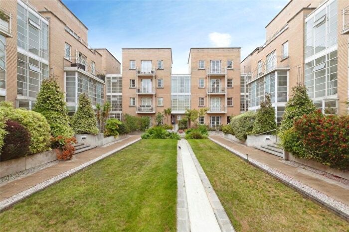 1 Bedroom Flat To Rent In Watergarden, Roy Square, Narrow Street, London, E14