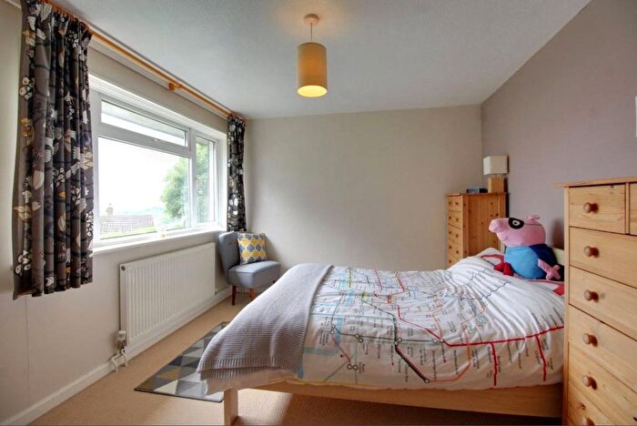 2 Bedroom End Of Terrace House To Rent In Barrie Road, Farnham, Surrey, GU9