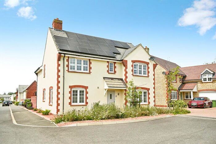 4 Bedroom Detached House For Sale In Lower Greensands, Faringdon, SN7