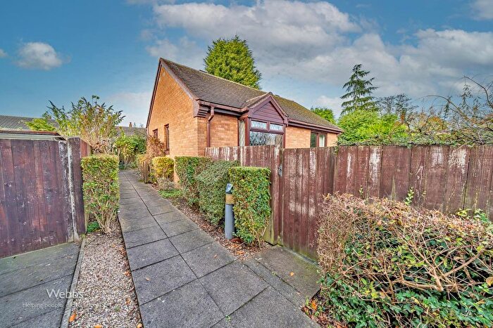 2 Bedroom Detached Bungalow For Sale In Fingerpost Drive, Pelsall, Walsall, WS3