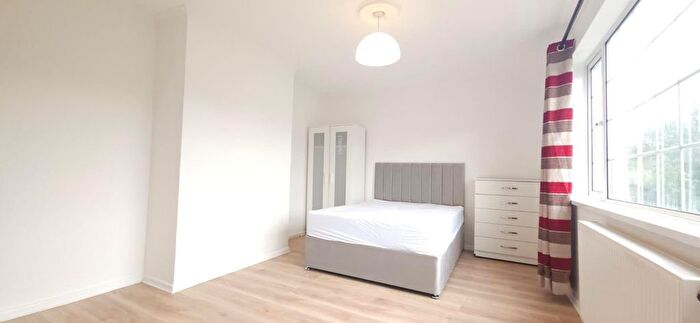 5 Bedroom Semi-Detached House To Rent In Sterncourt Road, Bristol, BS16