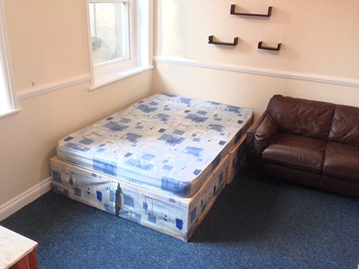 2 Bedroom Flat To Rent In Bath Road, Bournemouth, BH1