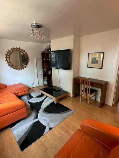 2 Bedroom Maisonette To Rent In Alfred Street, Bow, E3