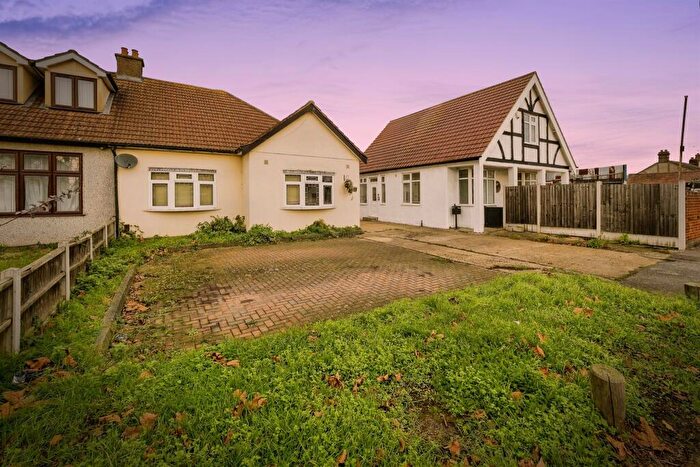 2 Bedroom Detached Bungalow For Sale In Upminster Road North, Rainham, RM13