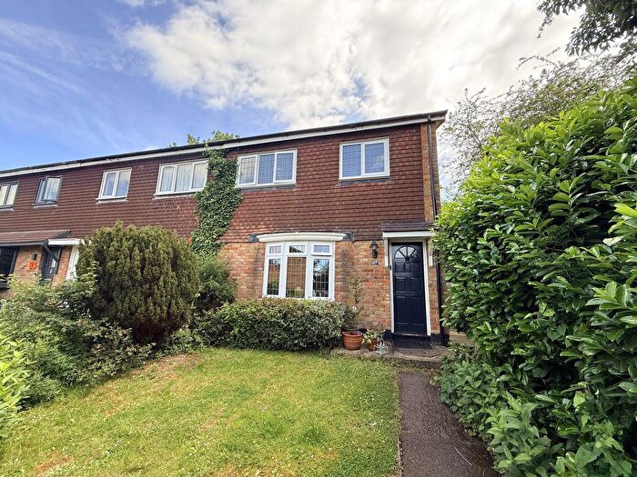 3 Bedroom House For Sale In Kimptons Mead, Potters Bar, EN6