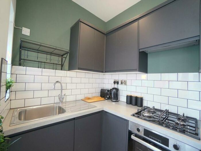 4 Bedroom House To Rent In Penchwintan Road, Bangor, Gwynedd, LL57