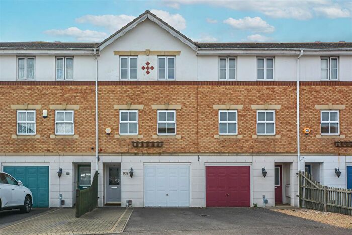 4 Bedroom Terraced House For Sale In Bancroft Chase, Hornchurch, RM12