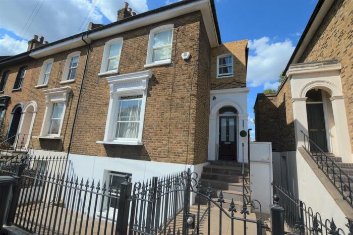 Flat To Rent In Cranfield Road London, SE4