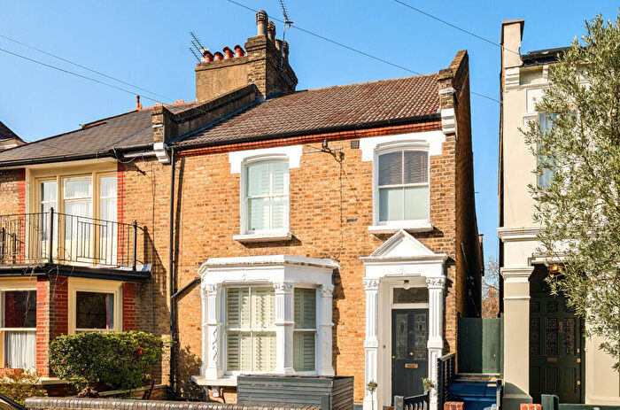 4 Bedroom Semi Detached House For Sale In Lincoln Road, London, N2