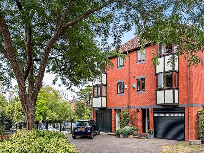 3 Bedroom Town House For Sale In Heron Island, Caversham, Reading, Berkshire, RG4