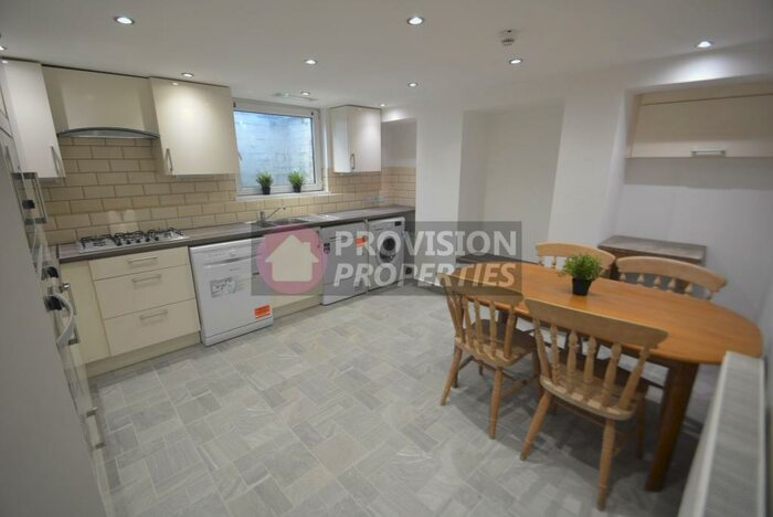 5 Bedroom Terraced House To Rent In Wetherby Grove, Burley, Leeds, LS4