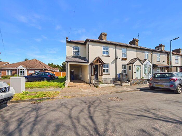 3 Bedroom End Of Terrace House For Sale In Mollands Lane, South Ockendon, RM15