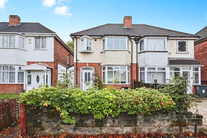 3 Bedroom Semi-Detached House For Sale In Whitecroft Road, Birmingham, B26