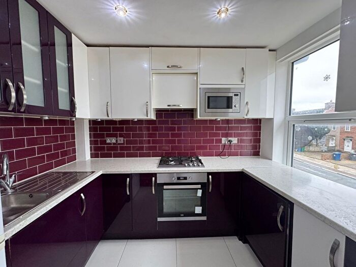 2 Bedroom Flat To Rent In Deansbrook Road, Edgware, HA8