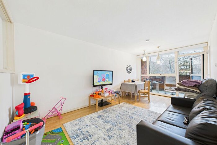 2 Bedroom Flat For Sale In Morgan House, Vauxhall Bridge Road, Pimlico, London, SW1V
