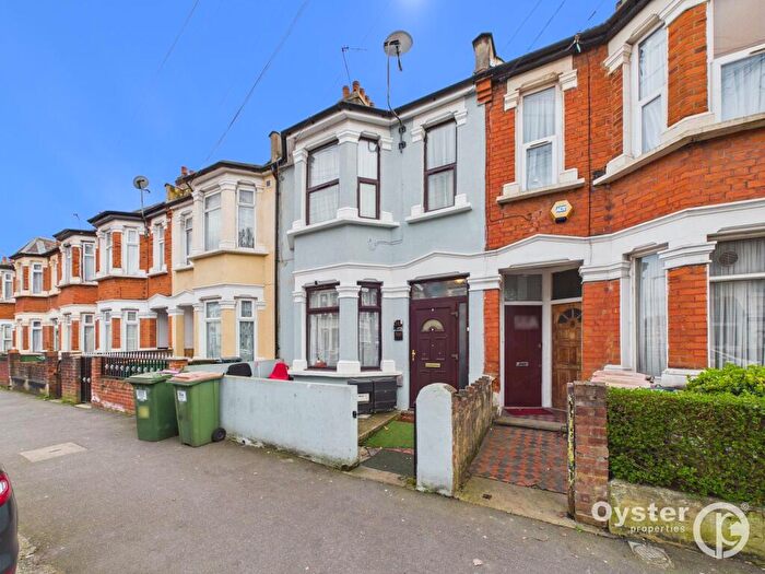 2 Bedroom Flat To Rent In Clements Road, London, E6