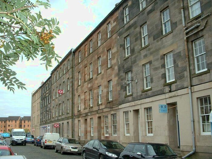 2 Bedroom Flat To Rent In Parkside Street, South Side, Edinburgh, EH8
