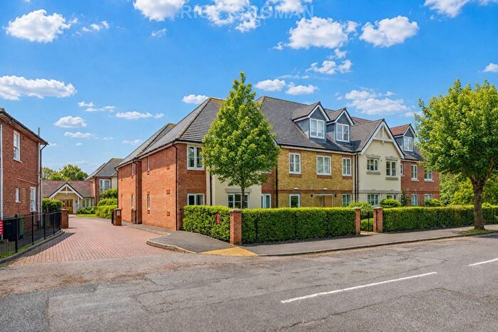 1 Bedroom Flat For Sale In Emmeline Lodge, Leatherhead, KT22