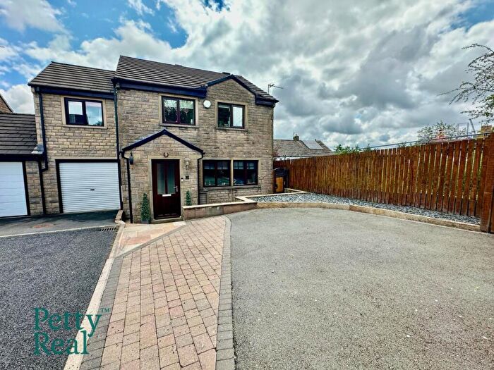 4 Bedroom Detached House For Sale In Maylands Place, Barrowford, BB9