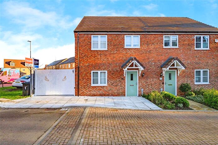 3 Bedroom Semi Detached House For Sale In Tusroke Road, Luton, Bedfordshire, LU3