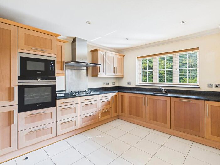 2 Bedroom Apartment To Rent In Ledborough Lane, Beaconsfield, Buckinghamshire, HP9