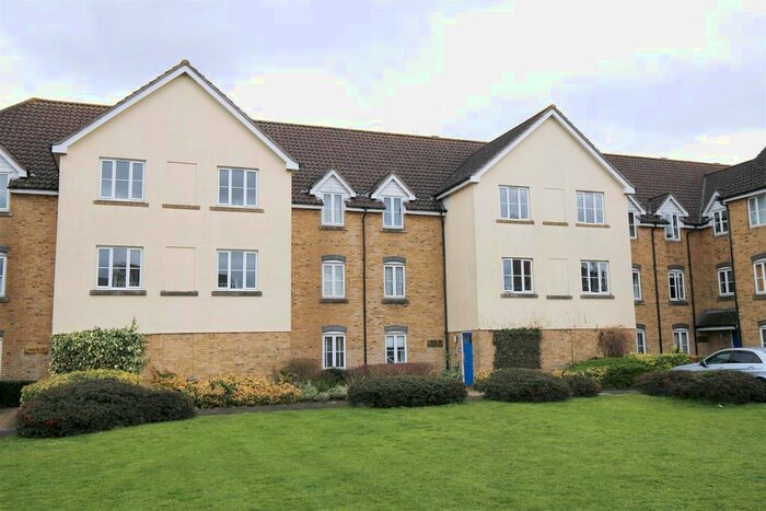 2 Bedroom Flat To Rent In Mercer Close, Larkfield, Aylesford, ME20