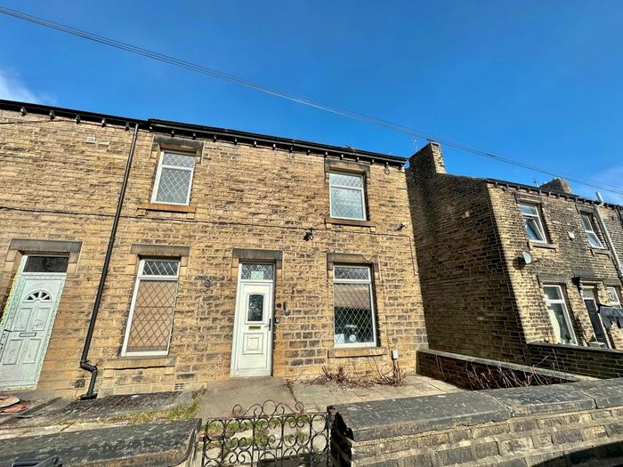 3 Bedroom Property To Rent In Elm Street, Huddersfield, HD4