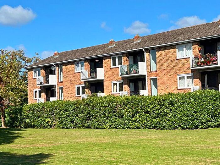 2 Bedroom Apartment For Sale In Rosen Court, Thatcham, RG19
